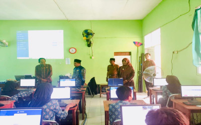 Monitoring dan Evaluasi Pelaksanaan ANBK MTsN 8 Cirebon oleh Kasi Penmad Kemenag Kab. Cirebon